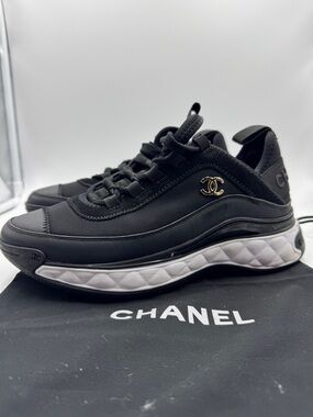 Chanel women’s Black Logo Low-Top Sneakers 37eu